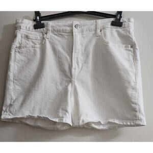 Women's Old Navy High-Rise O.G. Straight Secret-Smooth Pocket Shorts. Size 16.